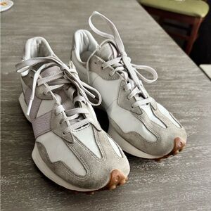 New Balance 327 moonbeam and December sky
Size 9.5 W